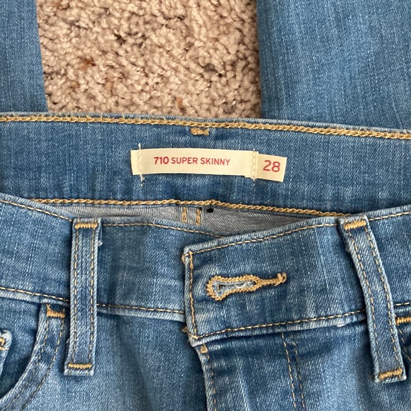 Levi Skinny Jeans - Picture 7 of 7